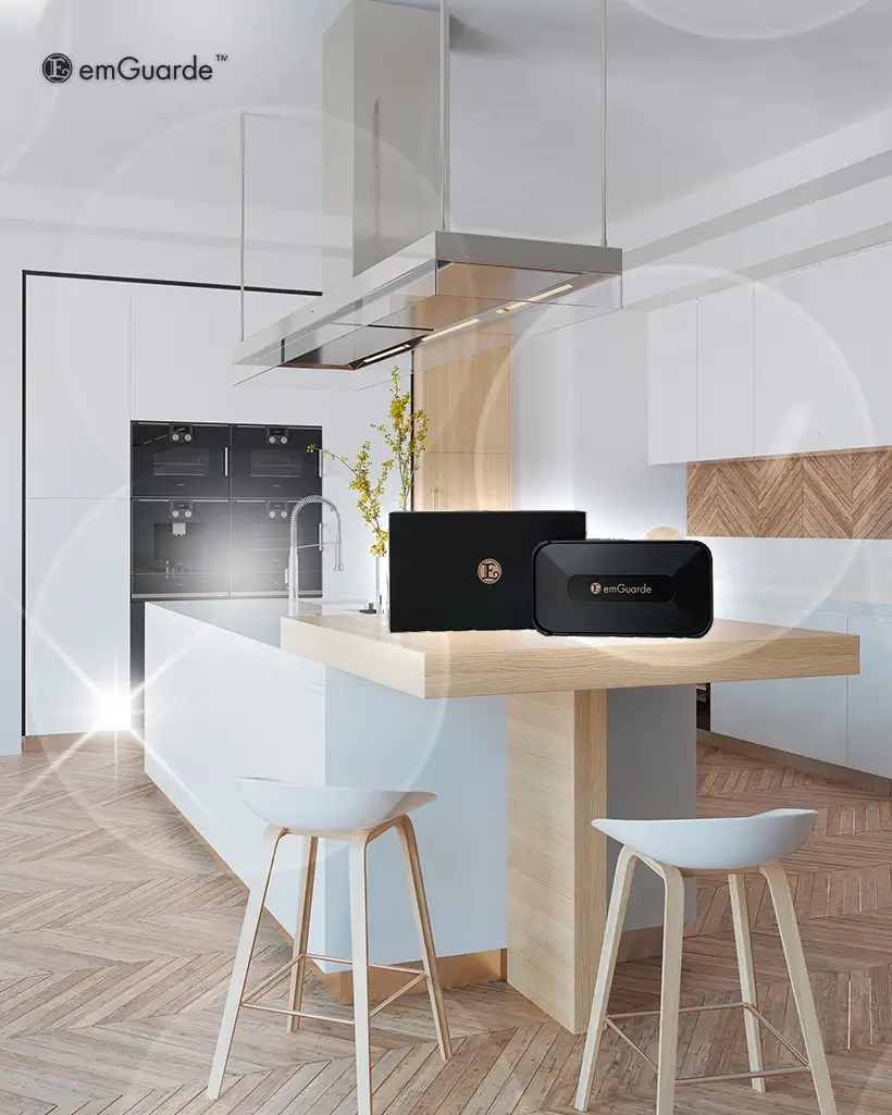 Perangkat emGuarde diletakkan di kamar tidur untuk meminimalkan gangguan radiasi saat beristirahat.