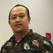 Distributor Resmi Enagic Indonesia Berpose Dengan Mesin Kangen Water Tipe Leveluk Sd501 Setelah Pendaftaran.